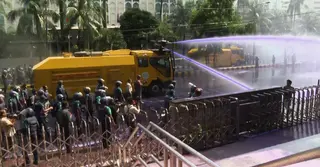 ইন্টারকন্টিনেন্টালের সামনে প্রকৌশল শিক্ষার্থী-পুলিশের দফায় দফায় সংঘর্ষ